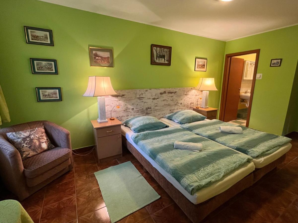 Erdei Vendeghaz Hotel Bogot ภายนอก รูปภาพ